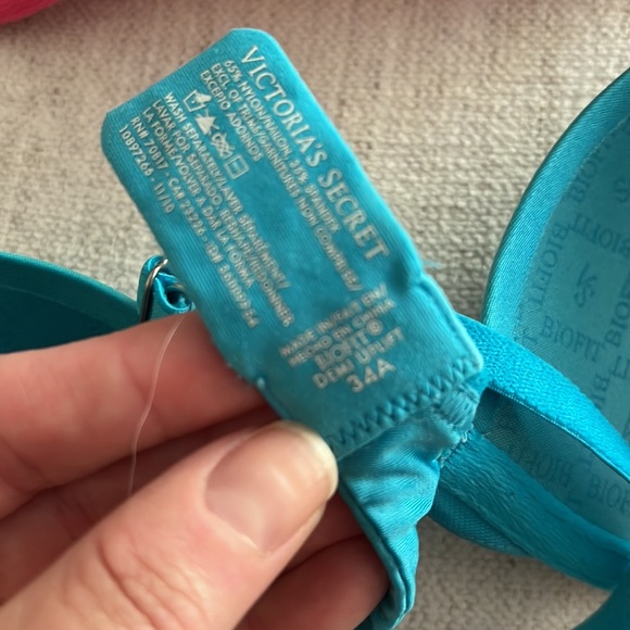 Like new!Set of 3 bras - 💥💥💥 - Picture 7 of 17